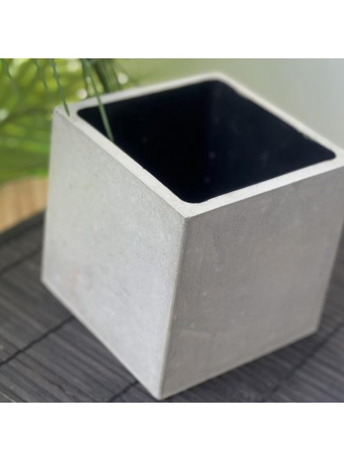 Beton kaspó - kocka, fekete belsővel