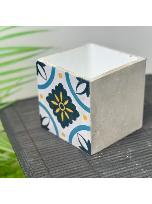 Kék Csempemintás Beton Kaspó - kocka, 2 oldalán mintázott, fehér belsővel