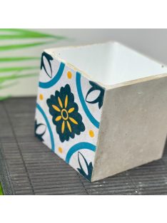   Kék Csempemintás Beton Kaspó - kocka, 2 oldalán mintázott, fehér belsővel