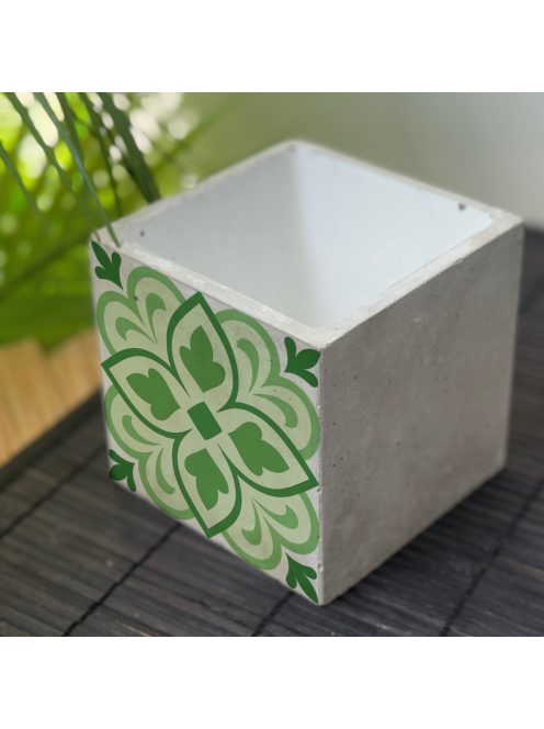 Zöld Csempemintás Beton kaspó 2  - kocka, 2 oldalán mintázott, fehér belsővel
