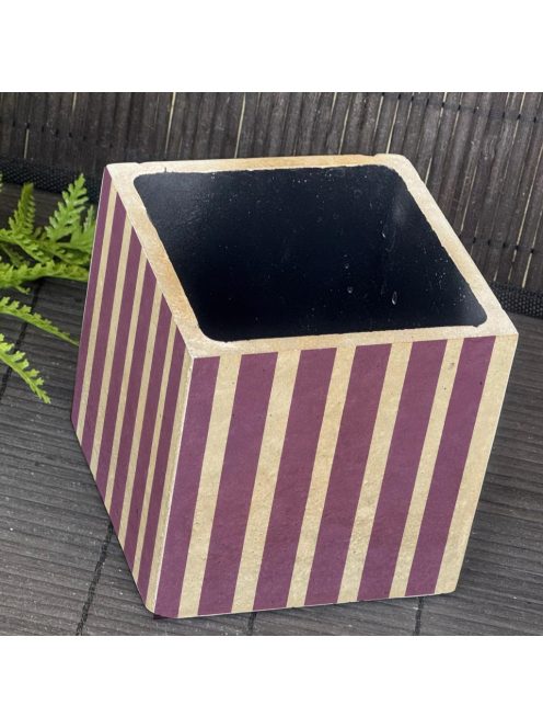 Lila retro csíkos kaspó - kocka, 4 oldalán mintázott, fekete belsővel