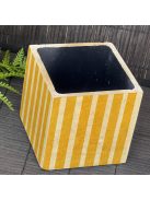 Sárga retro csíkos kaspó - kocka, 4 oldalán mintázott, fekete belsővel