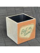"Best in town" - kocka, 2 oldalán mintázott beton tároló/ evőeszköztartó, fekete belsővel
