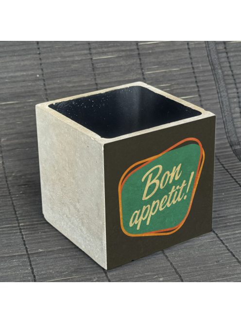 "Bon Appetit!" - kocka, 2 oldalán mintázott beton tároló/ evőeszköztartó, fekete belsővel