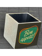 "Bon Appetit!" - kocka, 2 oldalán mintázott beton tároló/ evőeszköztartó, fekete belsővel