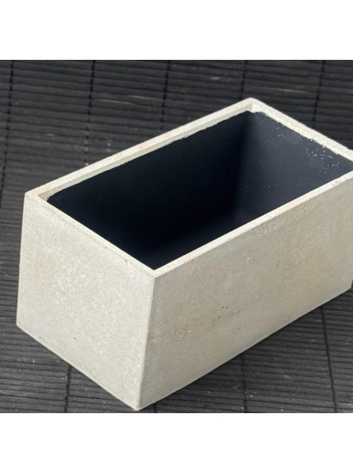 Beton kaspó - téglatest, fekete belsővel