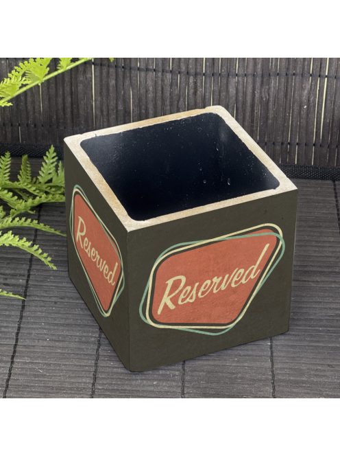 "Reserved" kaspó - kocka, 4 oldalán mintázott beton tároló/ evőeszköztartó, fekete belsővel