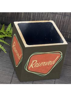   "Reserved" kaspó - kocka, 4 oldalán mintázott beton tároló/ evőeszköztartó, fekete belsővel