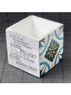   Idézetes, kék csempemintás kaspó - kocka, fehér belsővel v2 - Zsoltárok 27:1