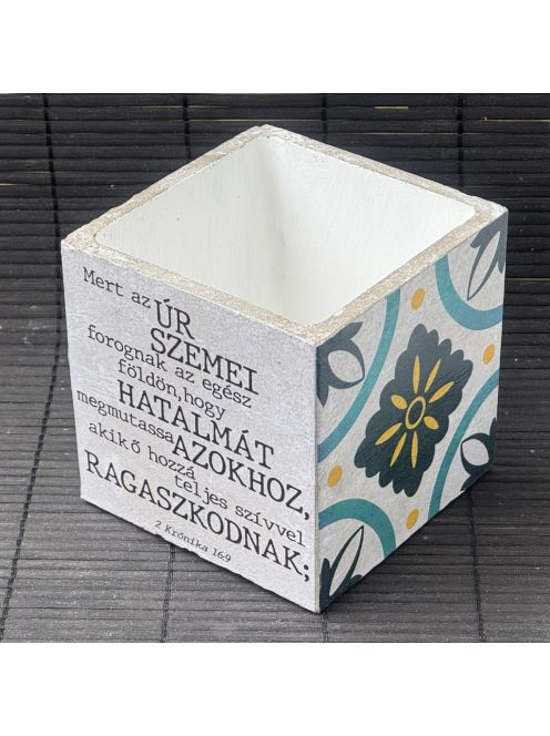 Idézetes, kék csempemintás kaspó - kocka, fehér belsővel v5 - 2 Krónika 16:9