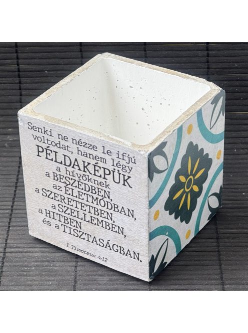 Idézetes, kék csempemintás kaspó - kocka, fehér belsővel v6 - 1 Timóteus 4:12