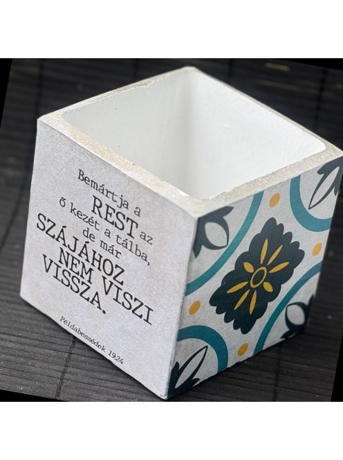 Idézetes, kék csempemintás kaspó - kocka, fehér belsővel v7 - Lukács 18:17