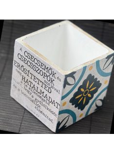   Idézetes, kék csempemintás kaspó - kocka, fehér belsővel v9 - Zsoltárok 34:6