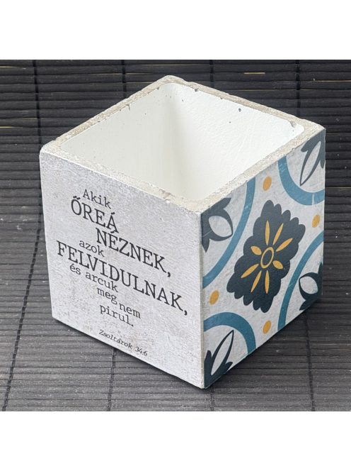 Idézetes, kék csempemintás kaspó - kocka, fehér belsővel v10 - Zsoltárok 34:6