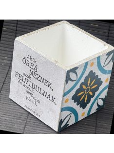   Idézetes, kék csempemintás kaspó - kocka, fehér belsővel v10 - Zsoltárok 34:6