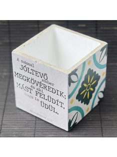   Idézetes, kék csempemintás kaspó - kocka, fehér belsővel v13 - Példabeszédek 11:25