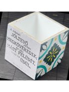 Idézetes, kék csempemintás kaspó - kocka, fehér belsővel v13 - Példabeszédek 11:25