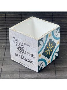   Idézetes, kék csempemintás kaspó - kocka, fehér belsővel v15 - 2 Korintus 3:17