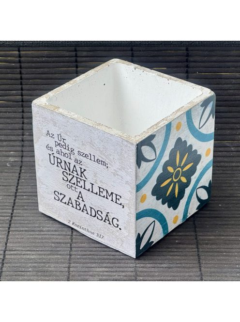 Idézetes, kék csempemintás kaspó - kocka, fehér belsővel v15 - 2 Korintus 3:17