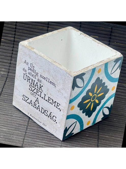 Idézetes, kék csempemintás kaspó - kocka, fehér belsővel v15 - 2 Korintus 3:17