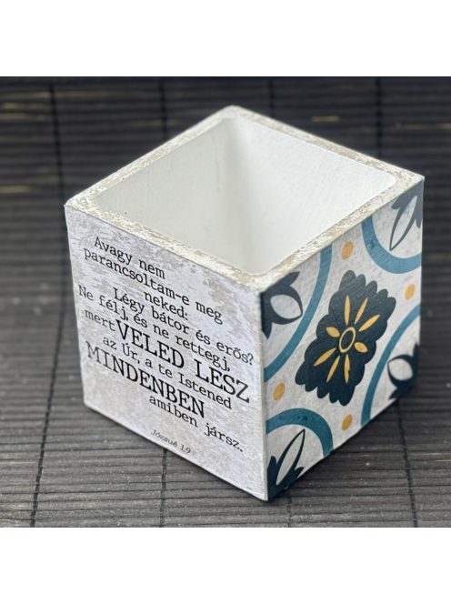 Idézetes, kék csempemintás kaspó - kocka, fehér belsővel v20 - Józsué 1:9