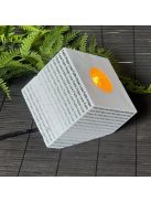 E14 kocka, sarkán döntött lámpa - "Faith Hope Love" mintázattal - festett beton - fehér