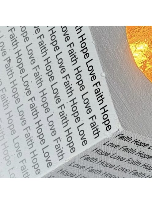 E14 kocka, sarkán döntött lámpa - "Faith Hope Love" mintázattal - festett beton - fehér
