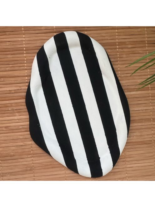 Retro csíkos - Ovális, hullámos szélű dekor tányér