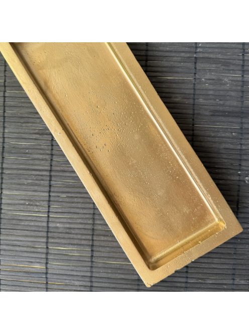 Aranyozott, téglalap alapú betontálca