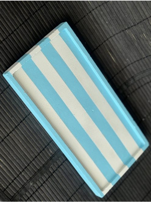 Fehér-kék, retro csíkos, téglalap alapú tálca, alacsony peremmel