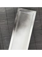 Fehér és "smokey" színű, téglalap alapú betontálca, magas peremmel