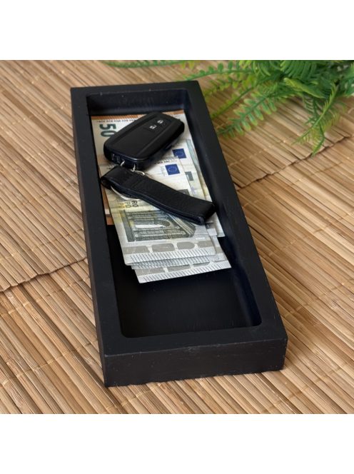 Matt fekete színű, téglalap alapú betontálca, magas peremmel